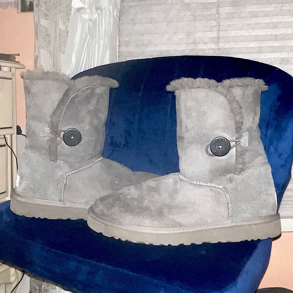 UGG Bailey short button boots